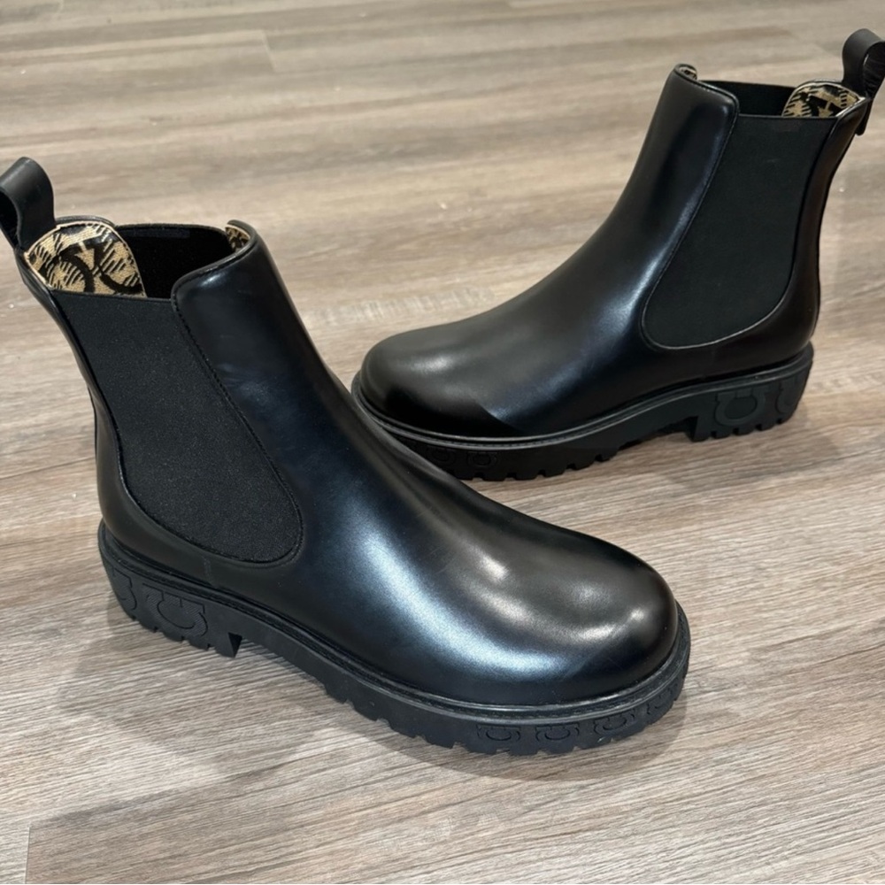 Salvatore Ferragamo Varsi Nero Black Leather Chelsea Gancini Logo Combat Boots